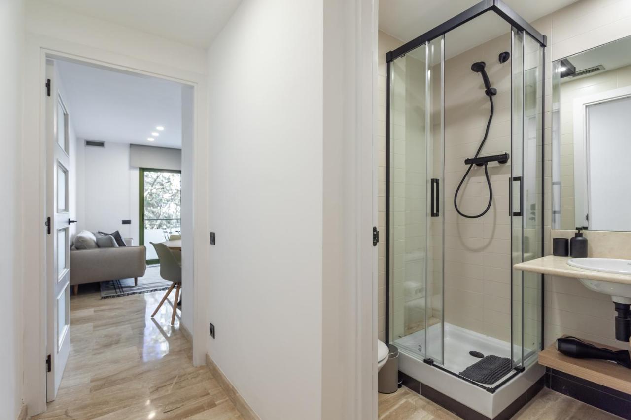 Cozy Apartment Les Corts Barcelona Exterior foto